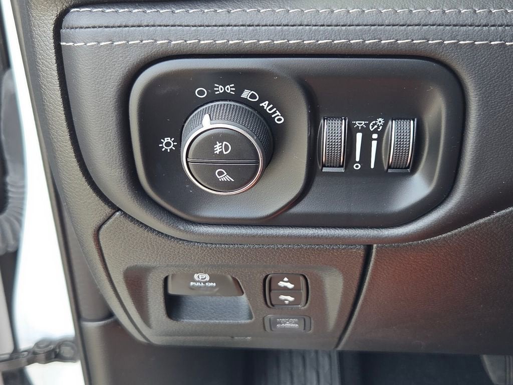 2025 RAM 1500 Limited Crew Cab 4x4 5'7" Box
