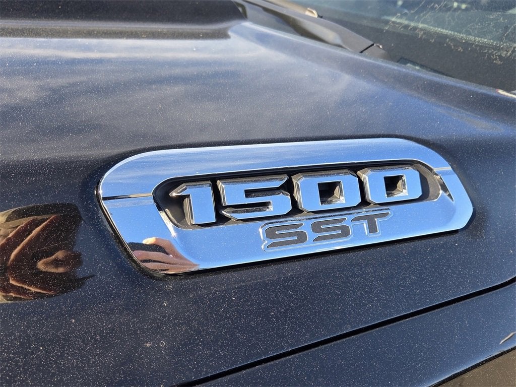 2025 RAM 1500 Laramie Crew Cab 4x4 5'7" Box