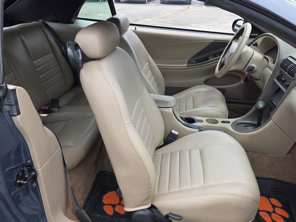 2001 Ford Mustang GT Deluxe