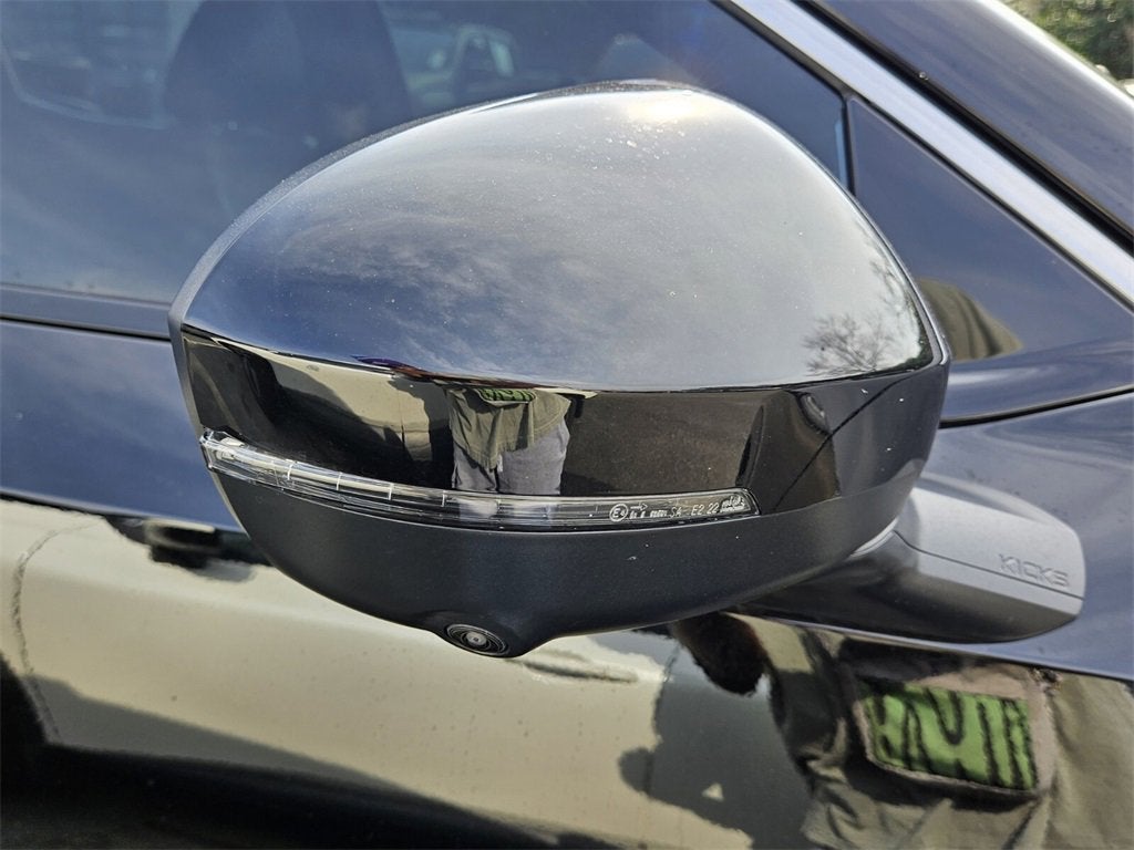 2025 Nissan Kicks SR FWD