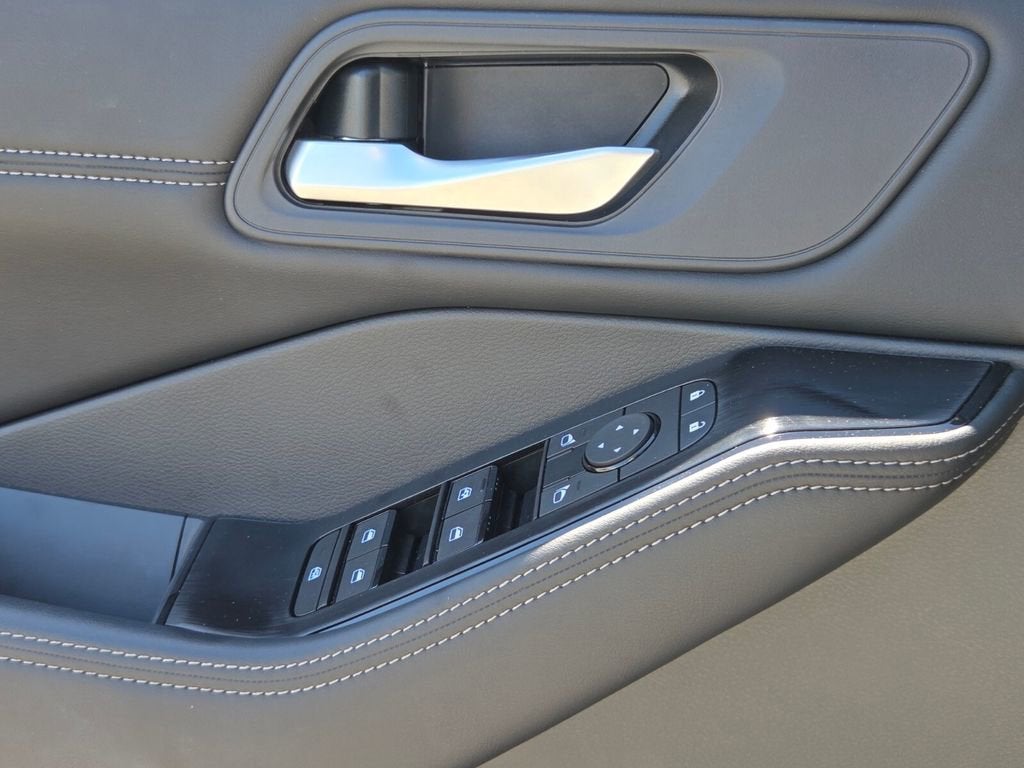 2025 Nissan Rogue SV FWD