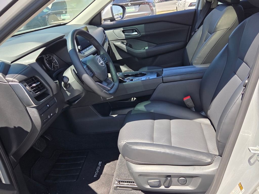 2025 Nissan Rogue SV FWD