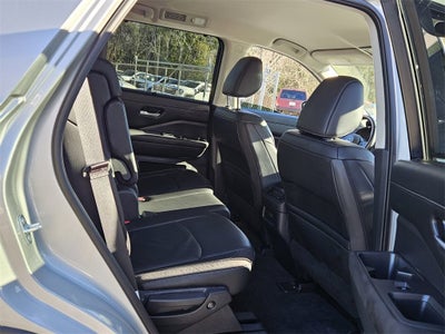 2025 Nissan Pathfinder SL FWD