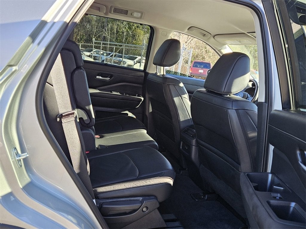 2025 Nissan Pathfinder SL FWD