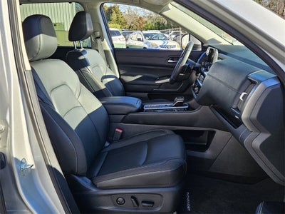 2025 Nissan Pathfinder SL FWD