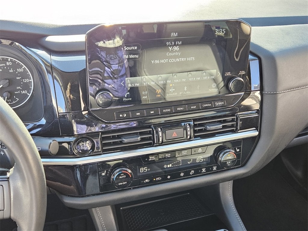 2025 Nissan Pathfinder SL FWD