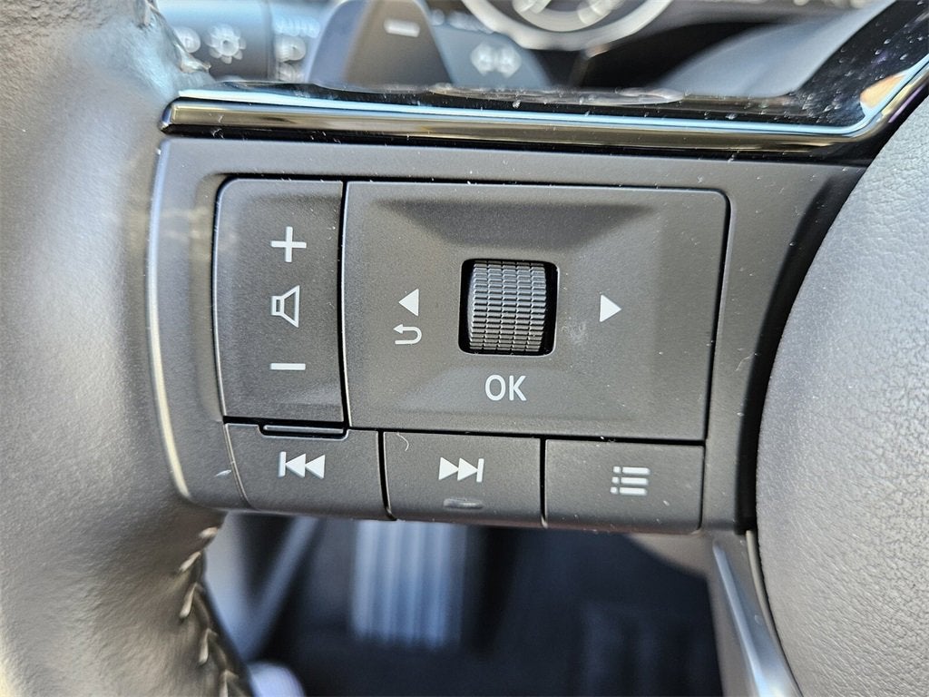 2025 Nissan Pathfinder SL FWD