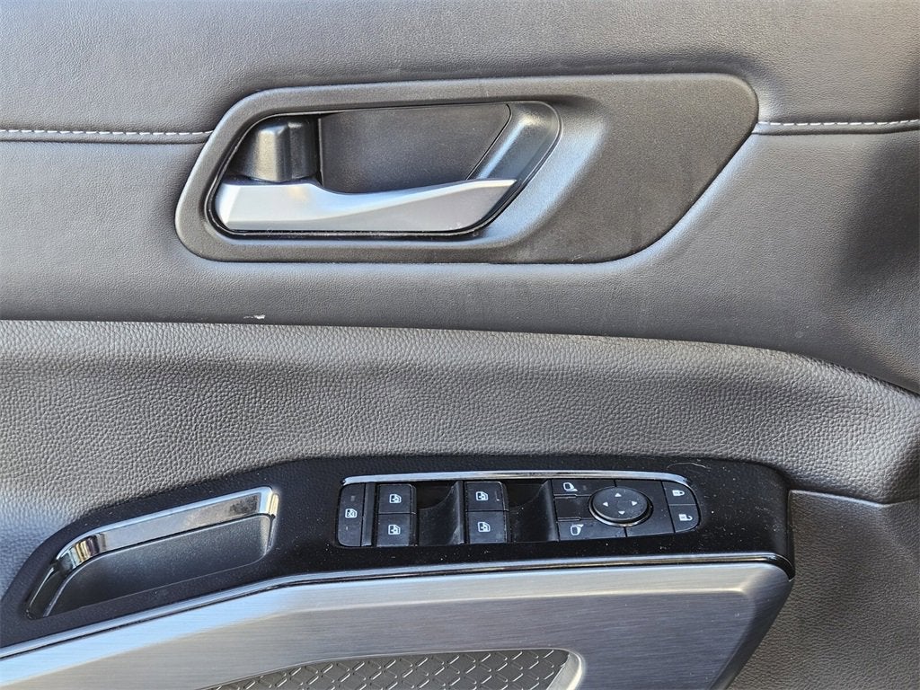 2025 Nissan Pathfinder SL FWD