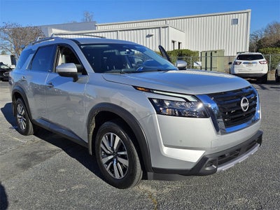 2025 Nissan Pathfinder SL FWD