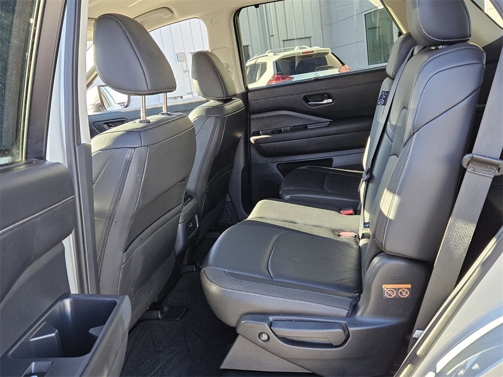 2025 Nissan Pathfinder SL FWD