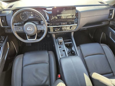 2025 Nissan Pathfinder SL FWD