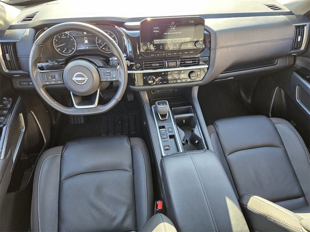 2025 Nissan Pathfinder SL FWD