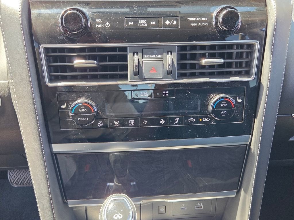 2024 INFINITI QX80 LUXE