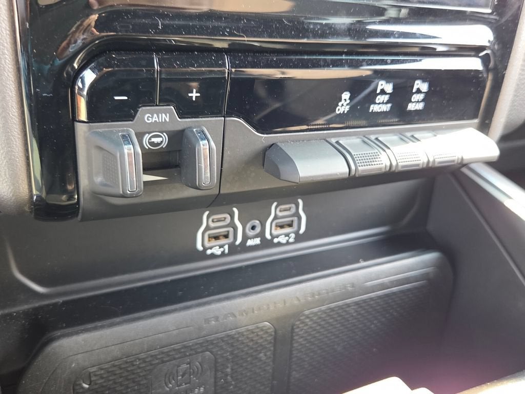 2025 RAM 1500 Big Horn Crew Cab 4x4 5'7" Box