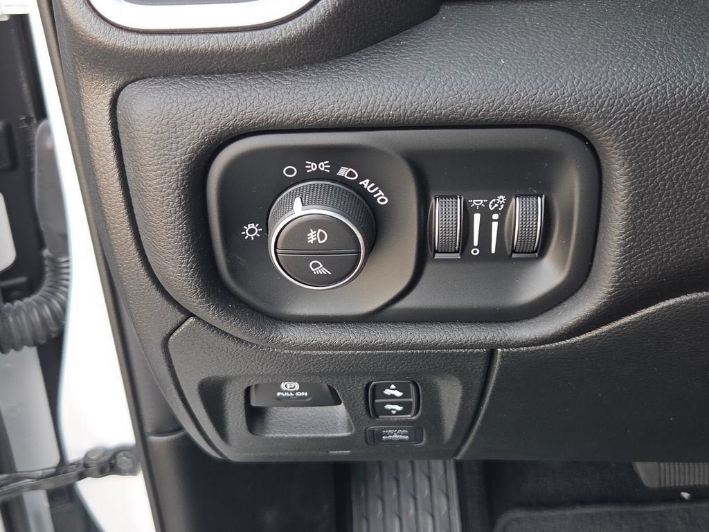2025 RAM 1500 Big Horn Crew Cab 4x4 5'7" Box