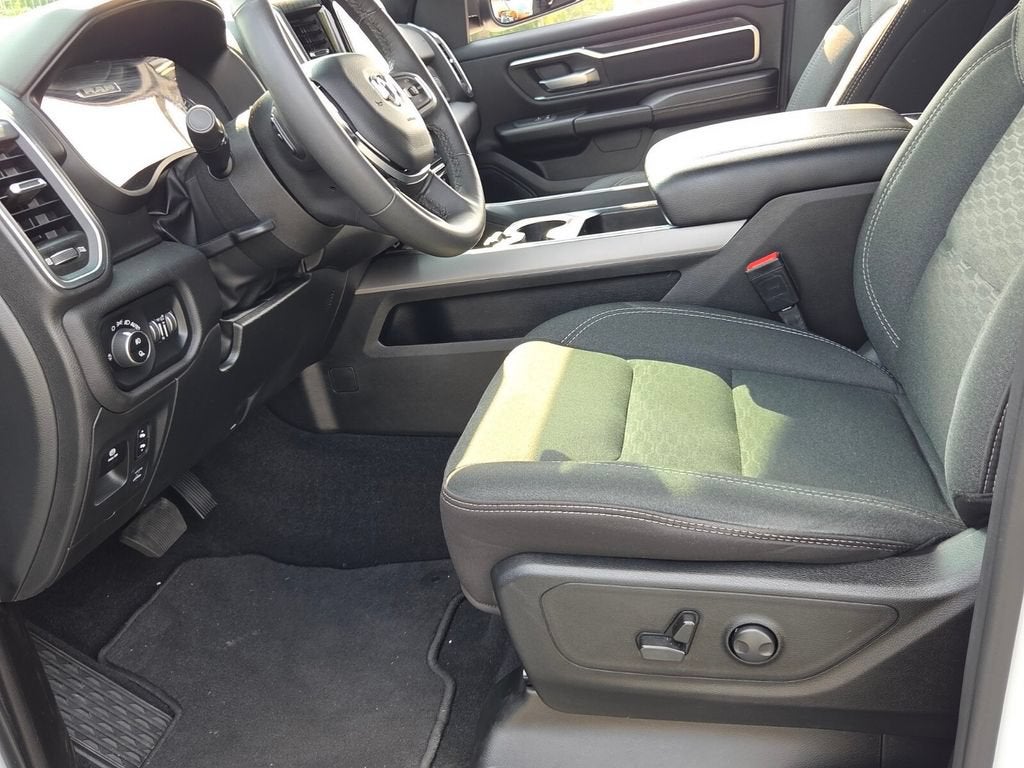 2025 RAM 1500 Big Horn Crew Cab 4x4 5'7" Box