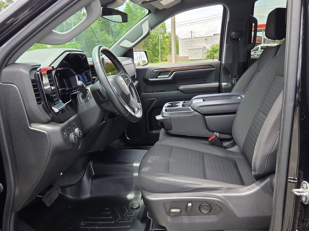 2023 Chevrolet Silverado 1500 LT (2FL)