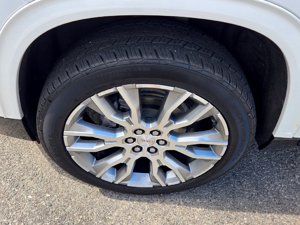 2025 GMC Acadia Denali