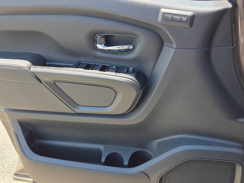 2022 Nissan TITAN Crew Cab PRO-4X 4x4