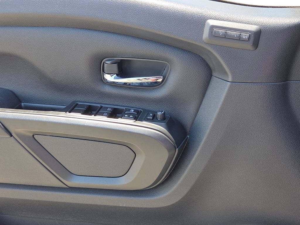 2022 Nissan TITAN Crew Cab PRO-4X 4x4