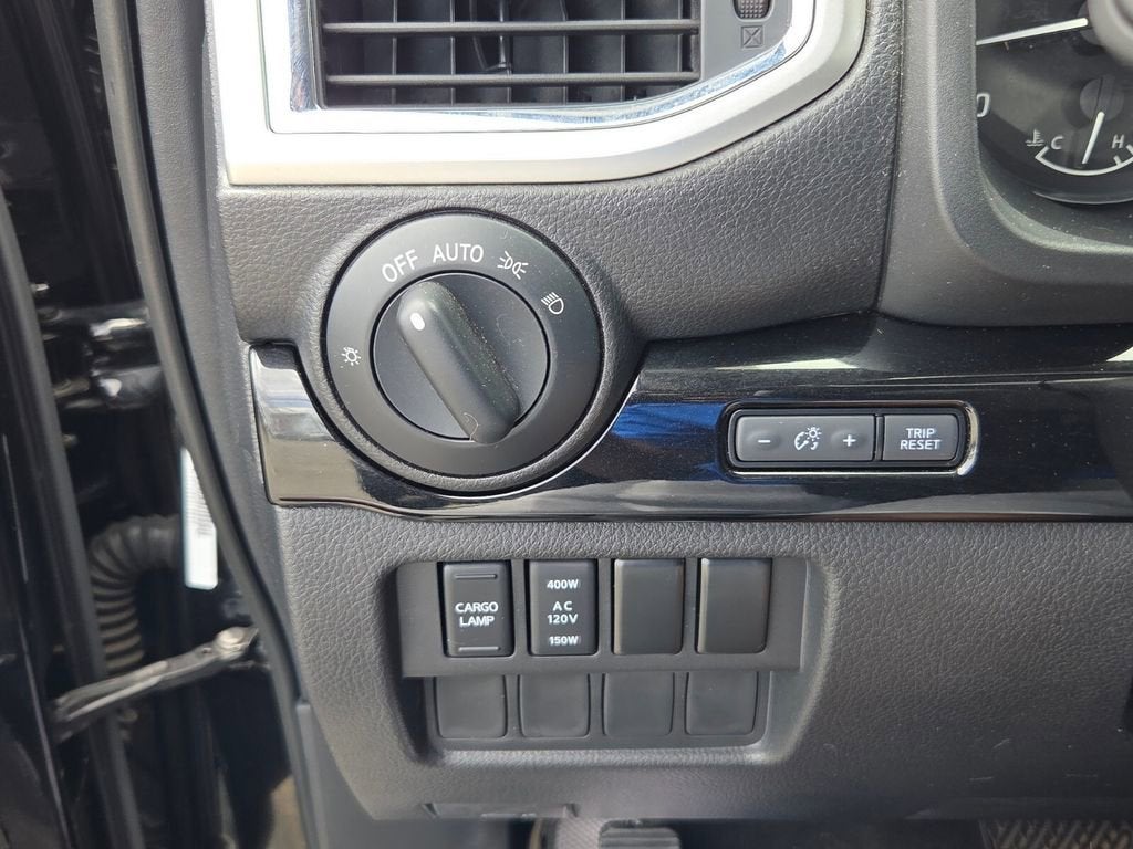 2021 Nissan TITAN Crew Cab SV 4x4