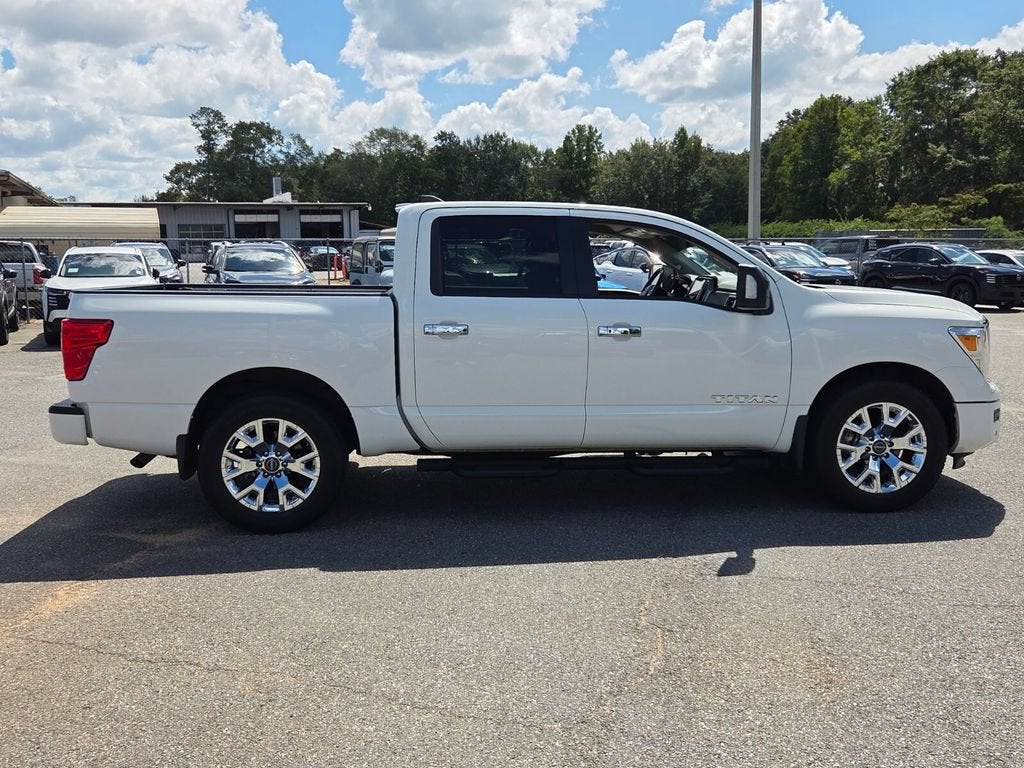 2024 Nissan TITAN Crew Cab SV 4x2