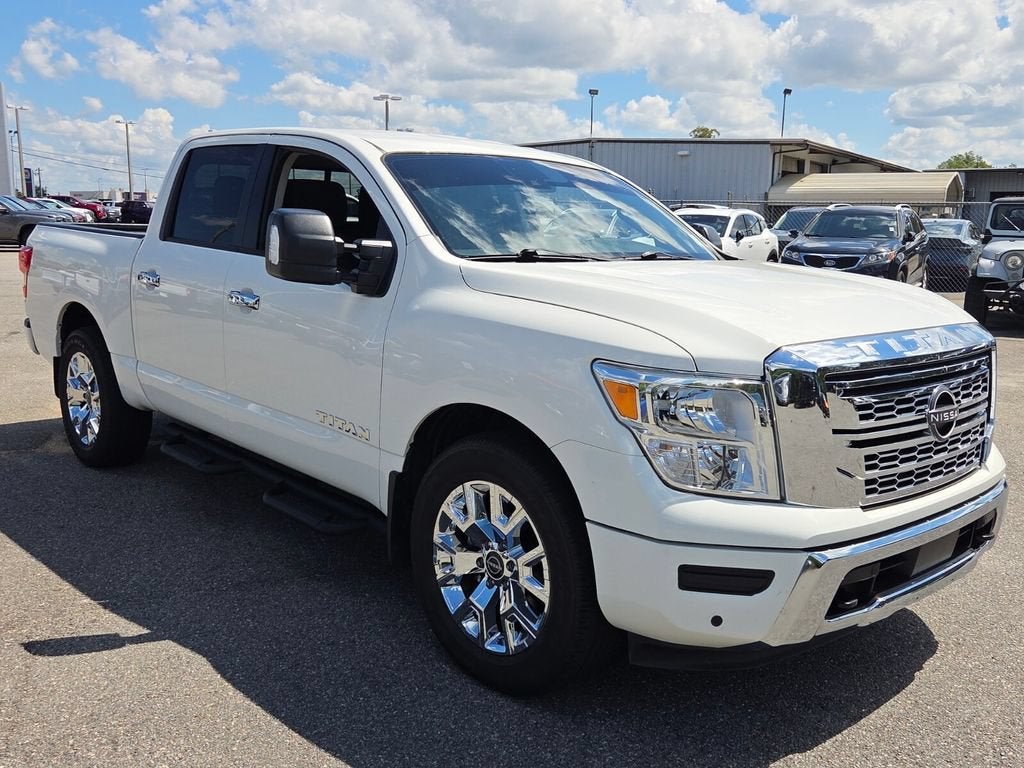 2024 Nissan TITAN Crew Cab SV 4x2