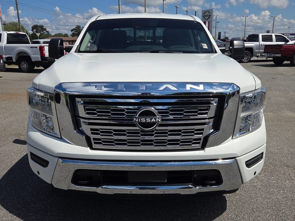 2024 Nissan TITAN Crew Cab SV 4x2
