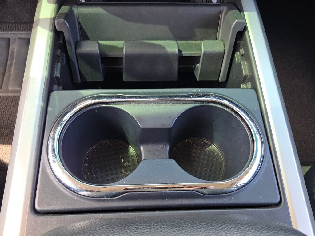 2024 Nissan TITAN Crew Cab SV 4x2