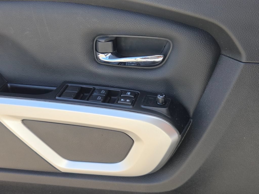 2024 Nissan TITAN Crew Cab SV 4x2
