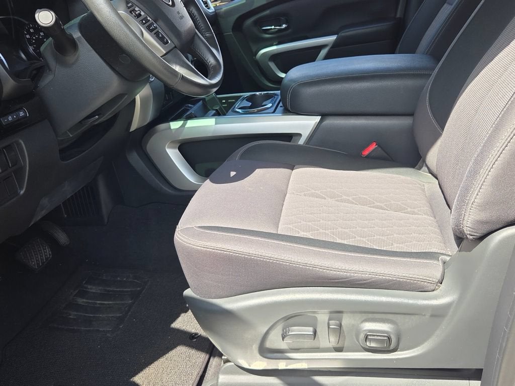2024 Nissan TITAN Crew Cab SV 4x2