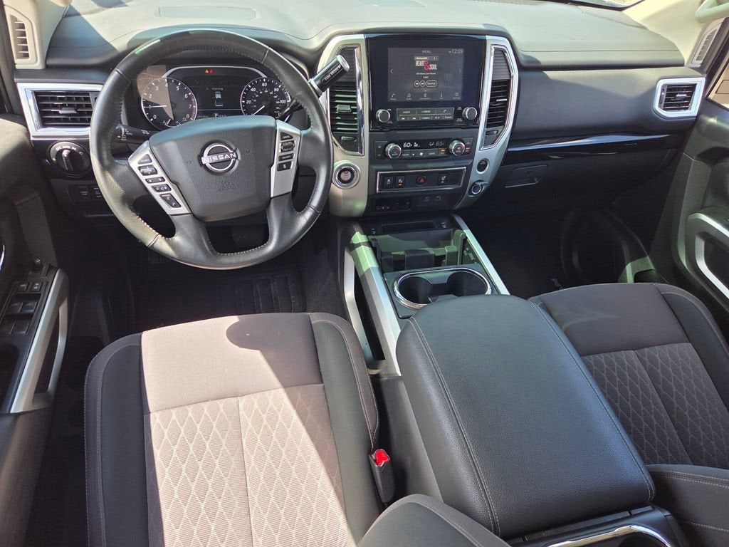 2024 Nissan TITAN Crew Cab SV 4x2
