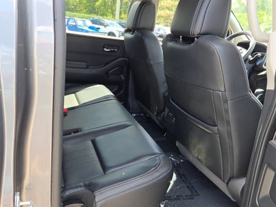 2024 Nissan Frontier Crew Cab SL 4x2