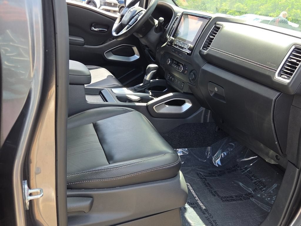 2024 Nissan Frontier Crew Cab SL 4x2