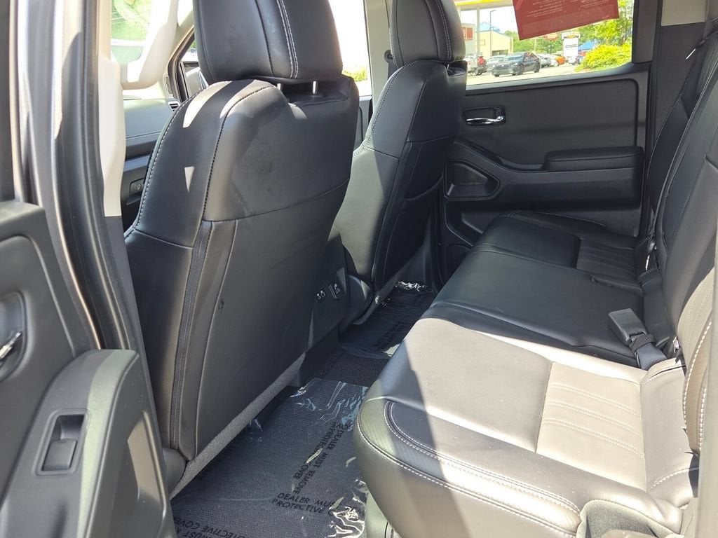 2024 Nissan Frontier Crew Cab SL 4x2