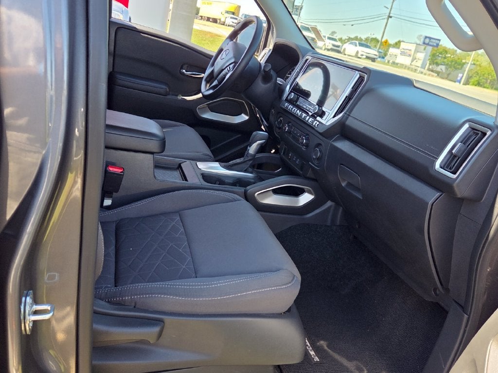 2025 Nissan Frontier Crew Cab SV 4x4