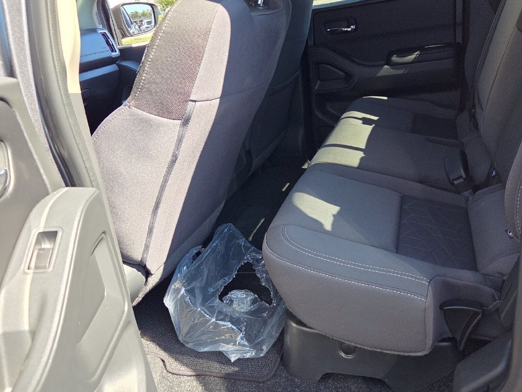 2025 Nissan Frontier Crew Cab SV 4x4