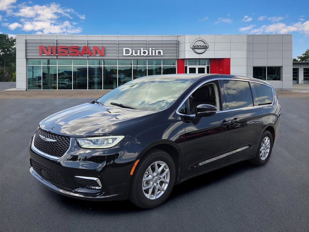 2024 Chrysler Pacifica Touring L's photo