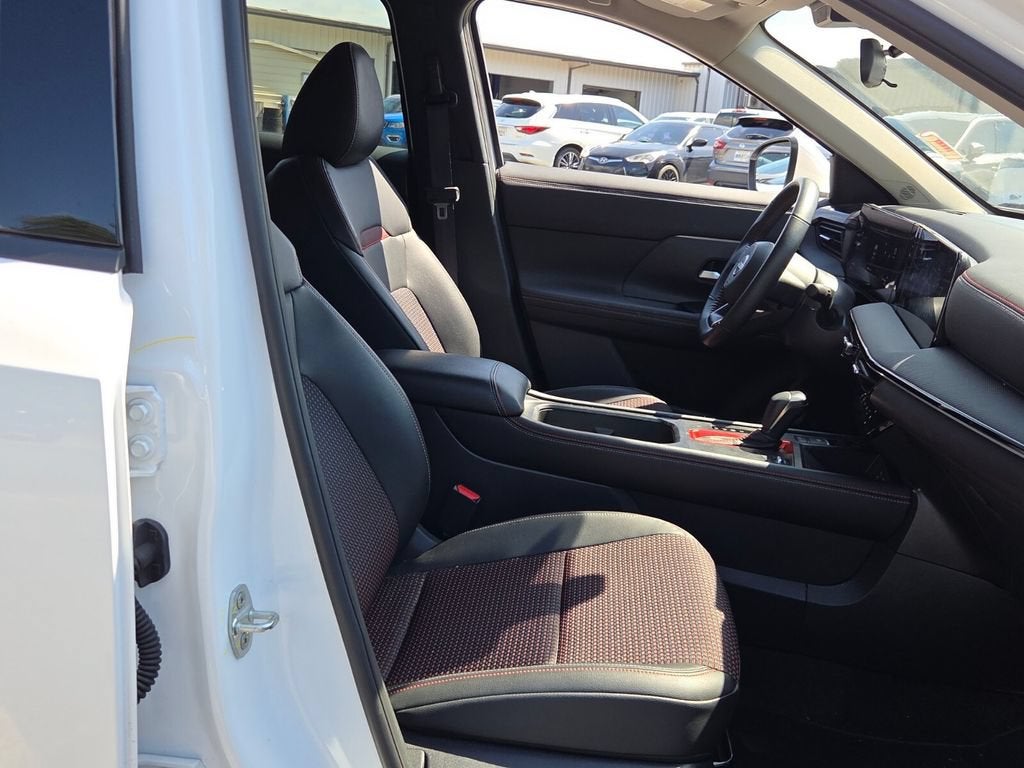 2025 Nissan Kicks SR FWD