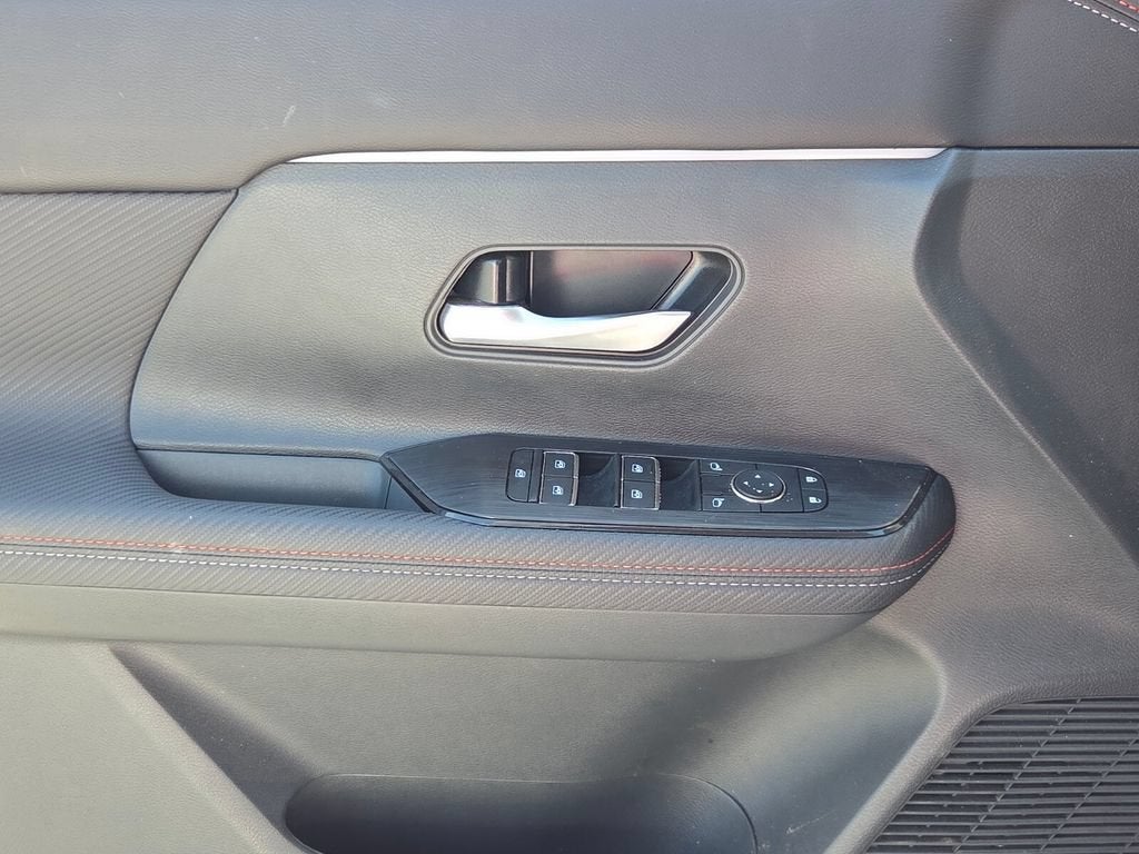2025 Nissan Kicks SR FWD