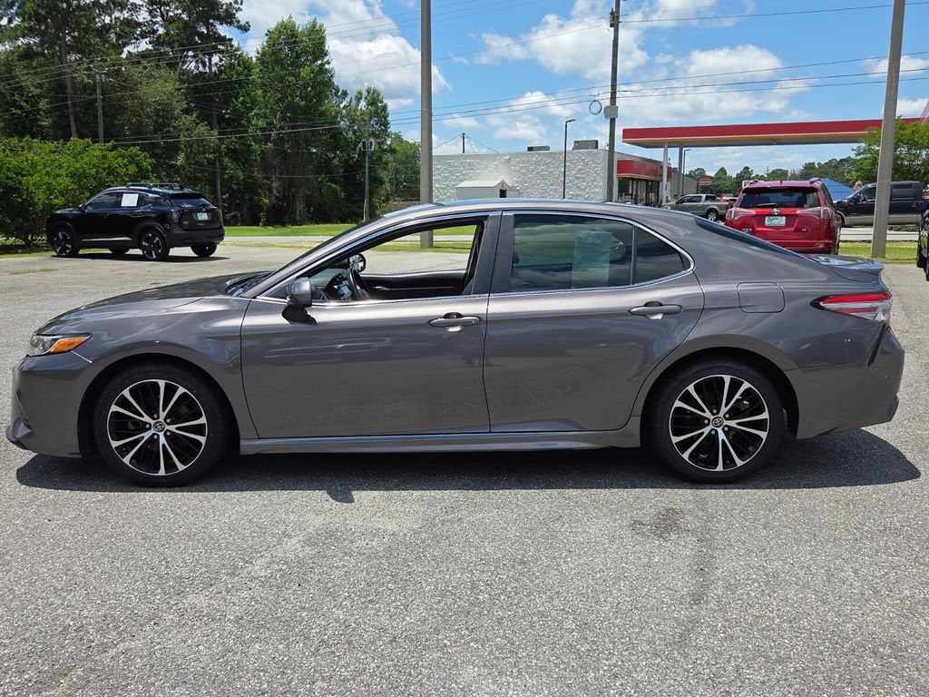 Used 2018 Toyota Camry SE with VIN 4T1B11HK0JU088748 for sale in Dublin, GA