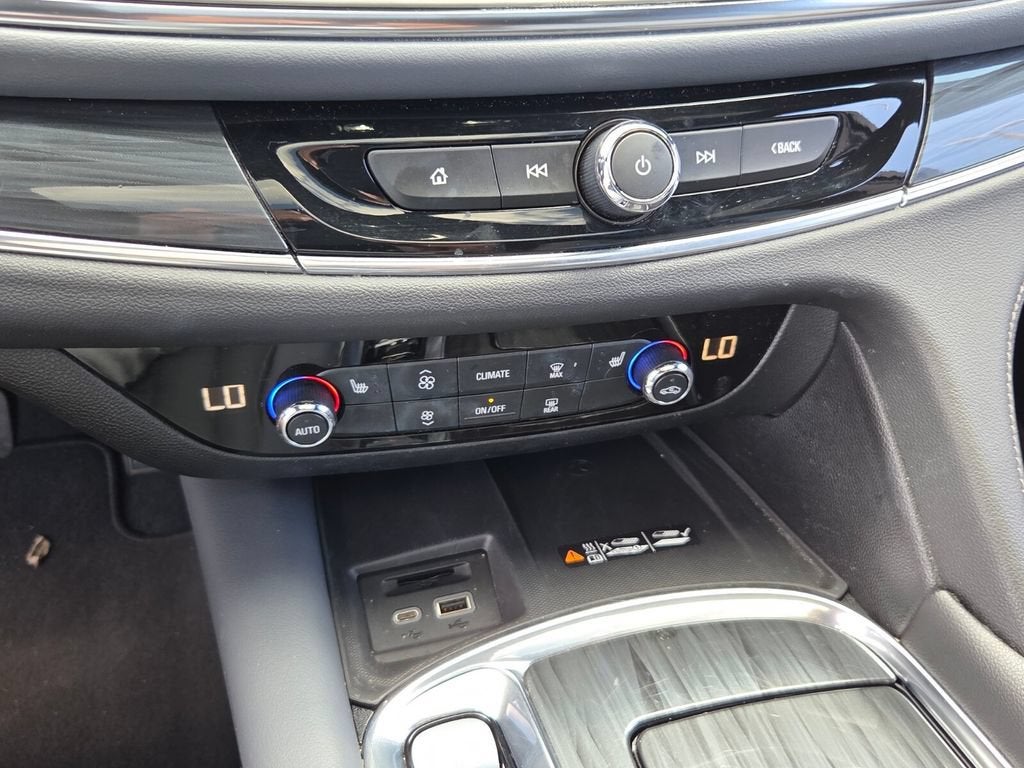 2023 Buick Enclave Essence