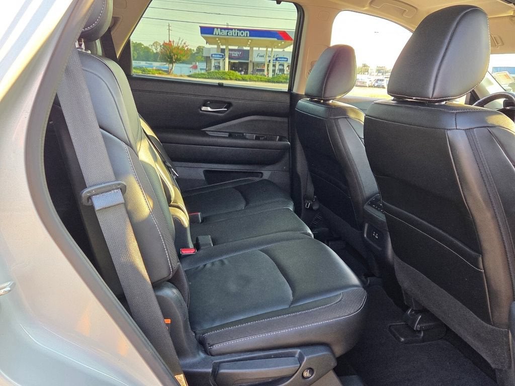 2024 Nissan Pathfinder SL FWD