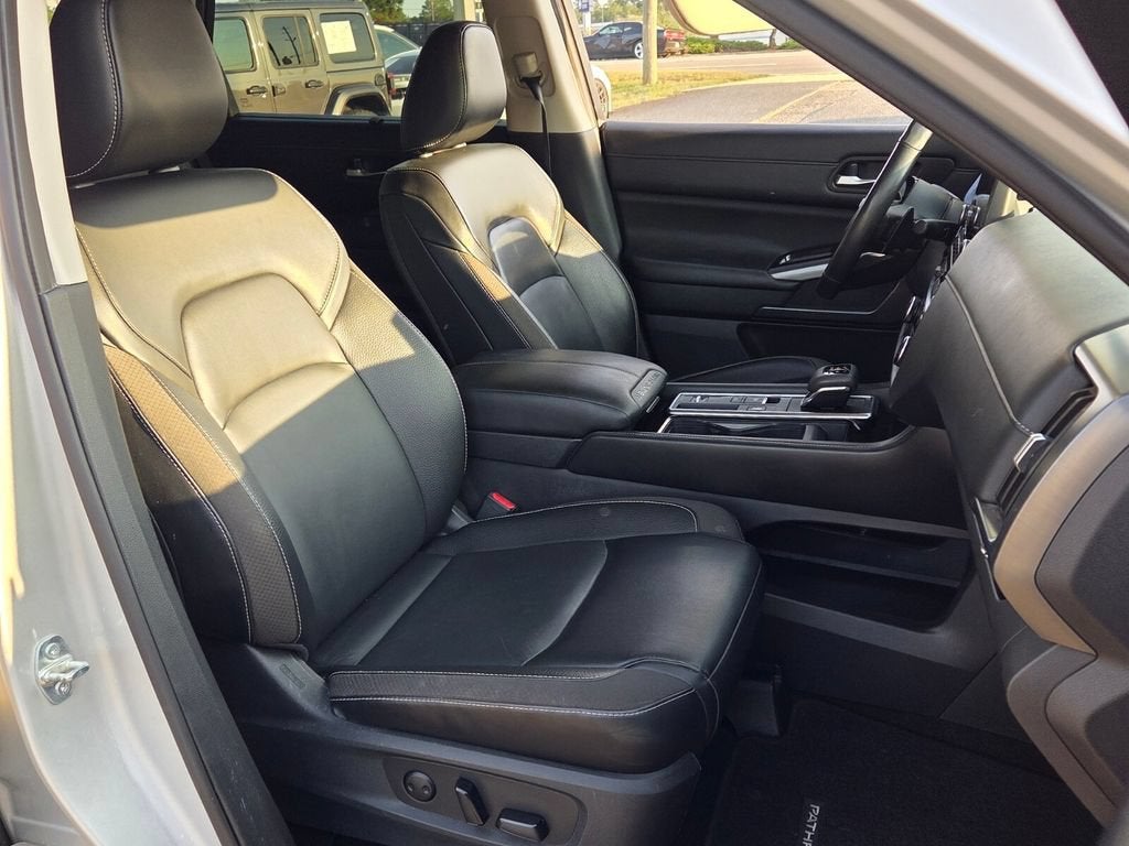 2024 Nissan Pathfinder SL FWD
