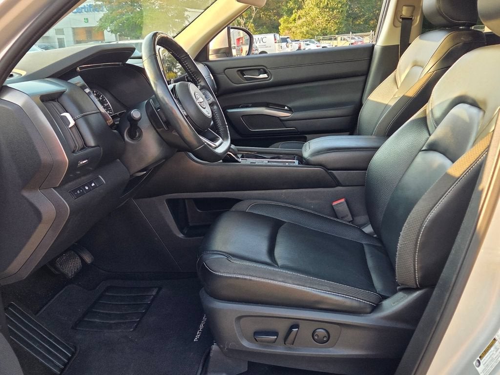 2024 Nissan Pathfinder SL FWD