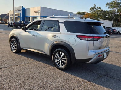 2024 Nissan Pathfinder SL FWD