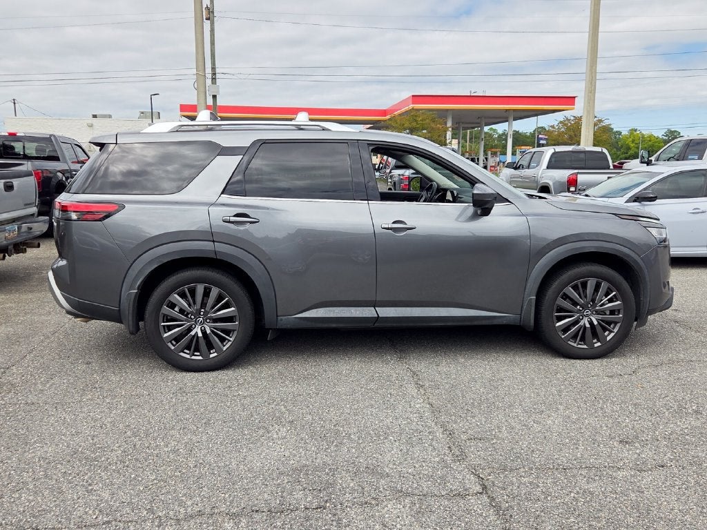 2022 Nissan Pathfinder SL 2WD
