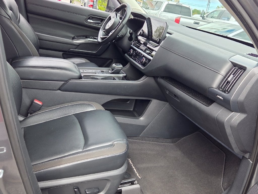 2022 Nissan Pathfinder SL 2WD