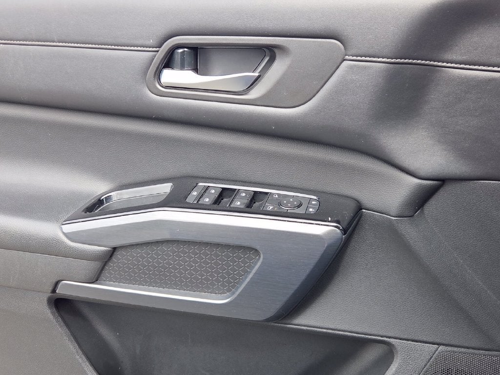 2022 Nissan Pathfinder SL 2WD
