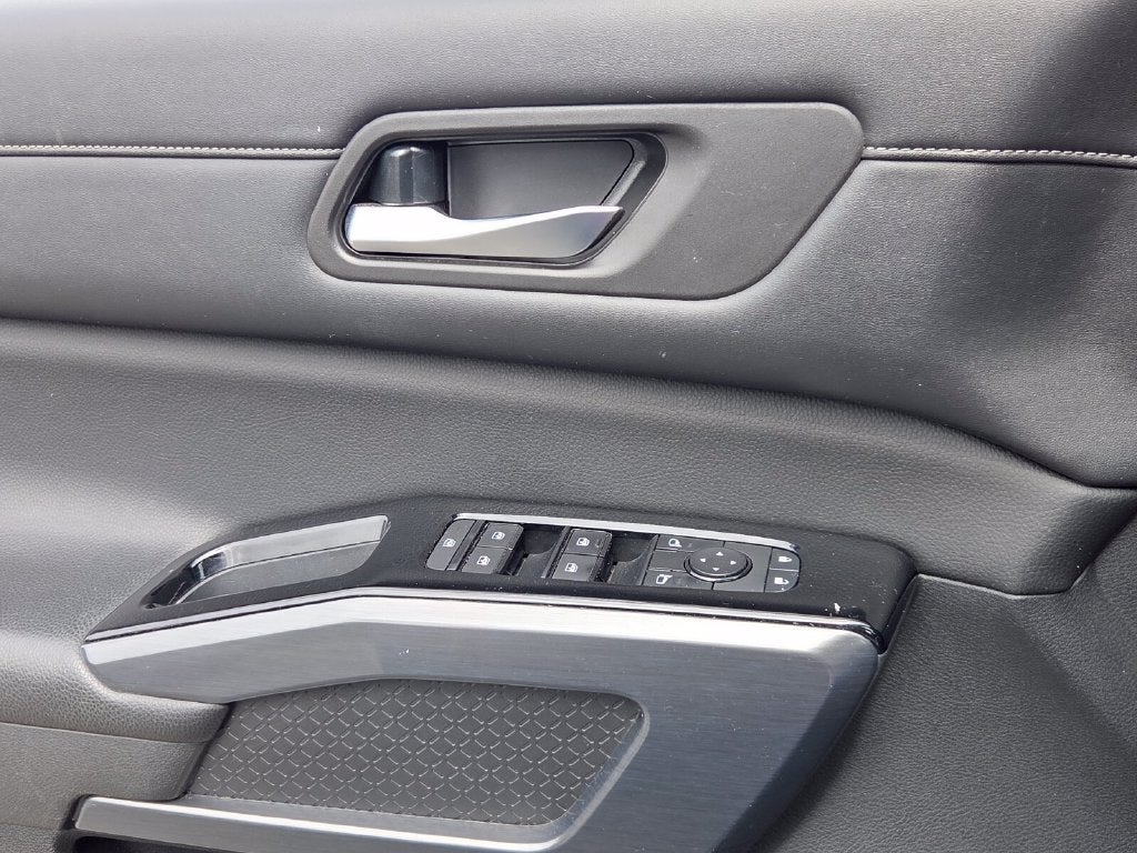 2022 Nissan Pathfinder SL 2WD